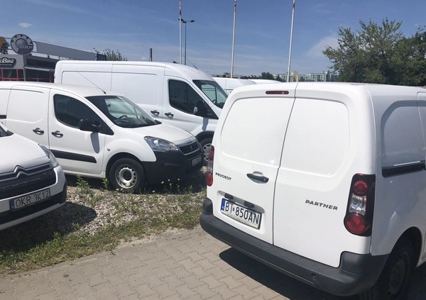 Peugeot Partner cena 21955 przebieg: 218000, rok produkcji 2015 z Warszawa małe 137